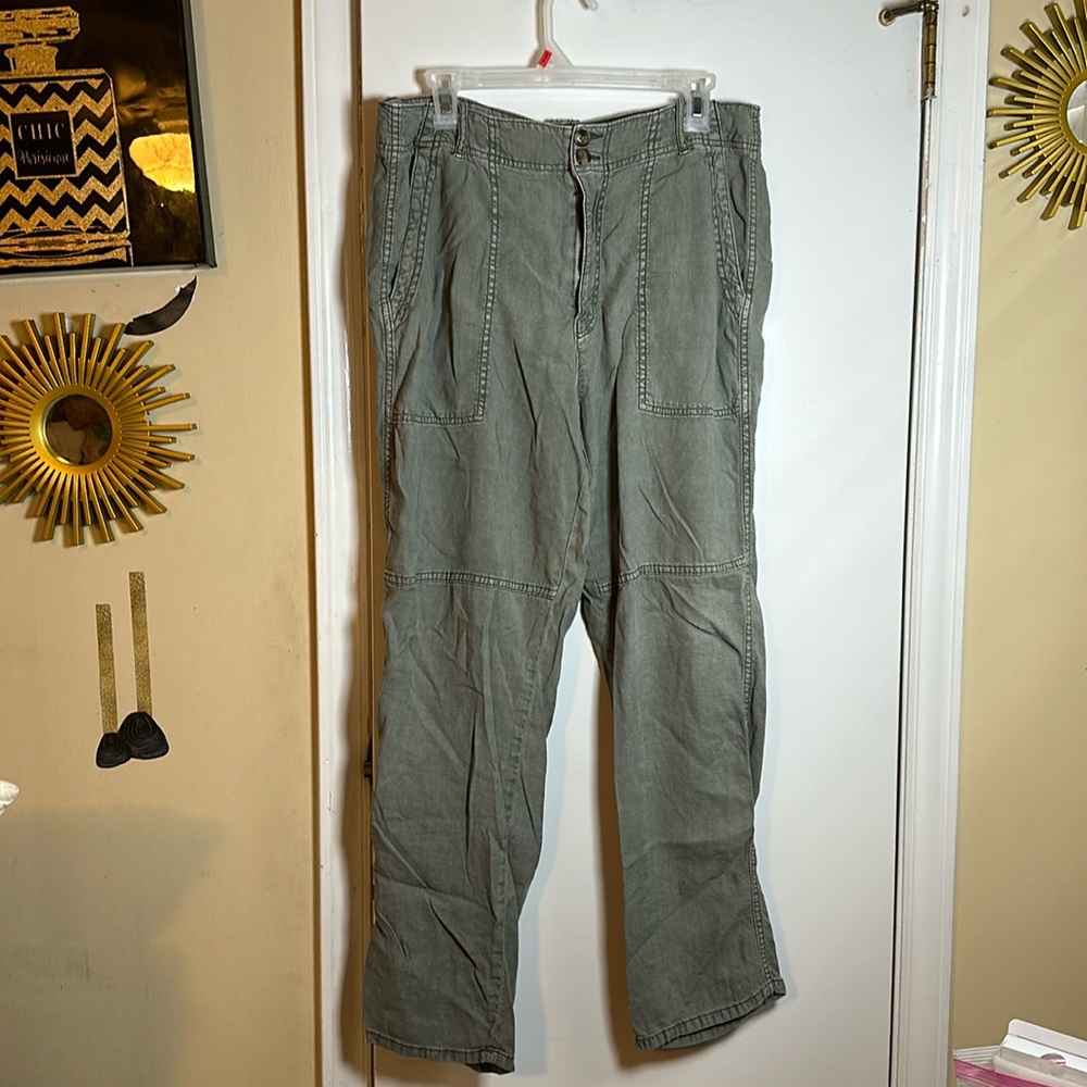American Eagle green cargo pants